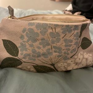 Fringe studio hydrangea blossom, case